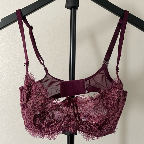 Victoria’s Secret bra 34D - Picture 3 of 4